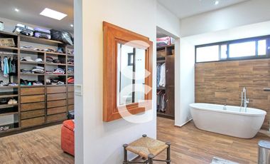 Casa en Venta en Cancun en Residencial Villa Magna con Alberca y Jardín