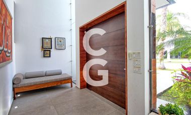 Casa en Venta en Cancun en Residencial Villa Magna con Alberca y Jardín