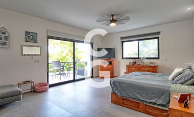 Casa en Venta en Cancun en Residencial Villa Magna con Alberca y Jardín