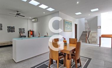 Casa en Venta en Cancun en Residencial Villa Magna con Alberca y Jardín