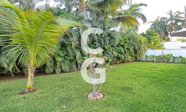Casa en Venta en Cancun en Residencial Villa Magna con Alberca y Jardín