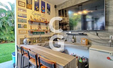 Casa en Venta en Cancun en Residencial Villa Magna con Alberca y Jardín