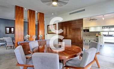 Casa en Venta en Cancun en Residencial Villa Magna con Alberca y Jardín