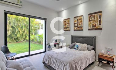 Casa en Venta en Cancun en Residencial Villa Magna con Alberca y Jardín