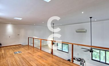 Casa en Venta en Cancun en Residencial Villa Magna con Alberca y Jardín