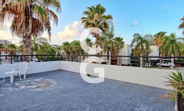 Casa en Venta en Cancun en Residencial Villa Magna con Alberca y Jardín