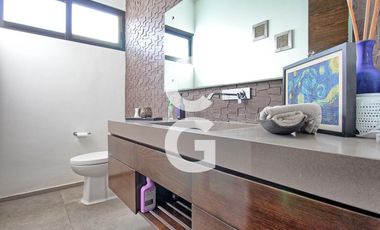 Casa en Venta en Cancun en Residencial Villa Magna con Alberca y Jardín