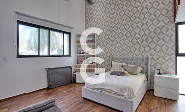 Casa en Venta en Cancun en Residencial Villa Magna con Alberca y Jardín