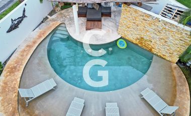 Casa en Venta en Cancun en Residencial Villa Magna con Alberca y Jardín