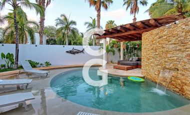 Casa en Venta en Cancun en Residencial Villa Magna con Alberca y Jardín