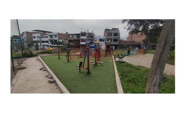 Se Vende Casa En La Urbanizacion Las Gardenias Ate $ 220000 Dolares ( Parametro Para 7 Pisos Negociable)