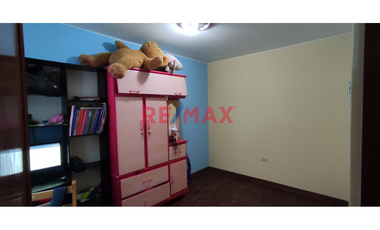 Se Vende Casa En La Urbanizacion Las Gardenias Ate $ 220000 Dolares ( Parametro Para 7 Pisos Negociable)