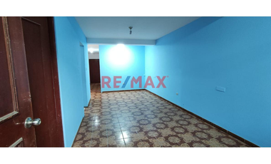 Se Vende Casa En La Urbanizacion Las Gardenias Ate $ 220000 Dolares ( Parametro Para 7 Pisos Negociable)