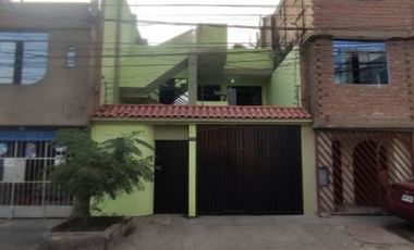 Se Vende Casa En La Urbanizacion Las Gardenias Ate $ 220000 Dolares ( Parametro Para 7 Pisos Negociable)