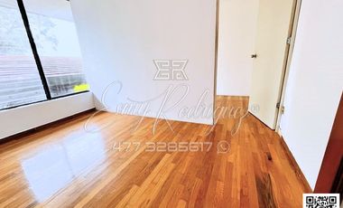 CASA EN RENTA BLVD. CAMPESTRE, FRENTE A COSTCO, León,Gto; 686 M2, USO COMERCIAL.