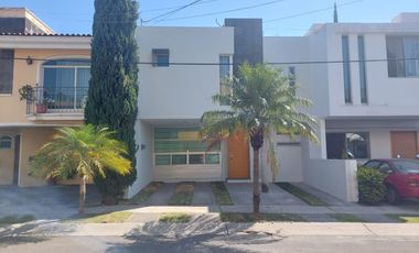 CASA EN RENTA EN COTO  EN VALLE DE SAN ISIDRO, ZAPOPAN.