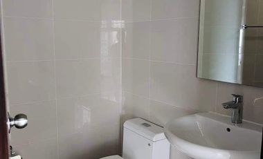 RENT TO OWN Condo unit at TRION TOWERS BGC near SM AURA MOVE in as fast as 30days 800K cash out only
