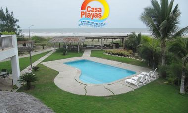 Casa grande frente al mar de Venta en Playas Villamil, Vía a Data km 8