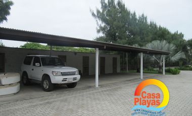 Casa grande frente al mar de Venta en Playas Villamil, Vía a Data km 8