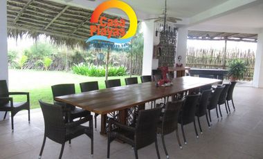 Casa grande frente al mar de Venta en Playas Villamil, Vía a Data km 8