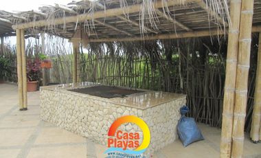 Casa grande frente al mar de Venta en Playas Villamil, Vía a Data km 8