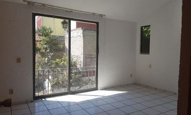 Casa en condominio c/excelentes espacios y distribución, a min. de Prepa 1