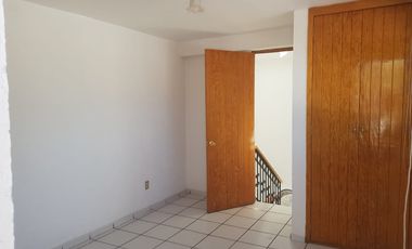 Casa en condominio c/excelentes espacios y distribución, a min. de Prepa 1