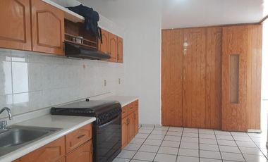 Casa en condominio c/excelentes espacios y distribución, a min. de Prepa 1