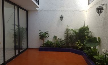 Casa en condominio c/excelentes espacios y distribución, a min. de Prepa 1