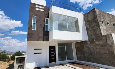 Casa Nueva en Venta, 3 Pisos Fracc. Camino Real, Mineral de La Reforma, Hidalgo.