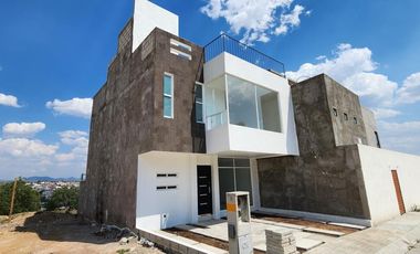 Casa Nueva en Venta, 3 Pisos Fracc. Camino Real, Mineral de La Reforma, Hidalgo.