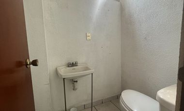 LOCAL/ OFICINA EN RENTA SOBRE 5 DE MAYO, A UN COSTADO DE CHEVY SAN CARLOS,TOLUCA