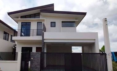 FOR SALE HOUSE AND LOT 5 BEDROOMS READY TO OCCUPY IN ORCHID HILL SUBD IN BUHANGIN FRONTING INTL AIRPORT