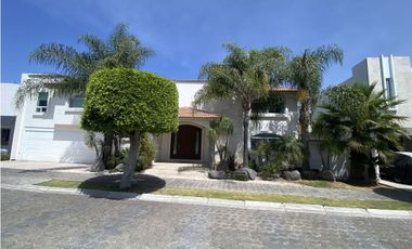 VENTA casa de 4 recamaras en Lomas de angelopolis I excelente zona, increible diseño