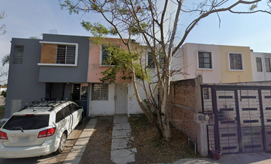 Casa en Valle de las Iguanas Valle Dorado Tlajomulco ¡Compra directa con el Banco, no se aceptan créditos!
