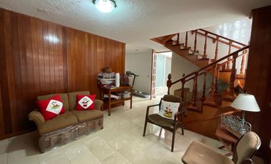 CASA EN VENRTA EN LA COLONIA CHAPULTEPEC A UNOS PASOS DE AV. LAZARO CARDENAS