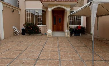 CASA DE VENTA EN LAS CRUCITAS, AV. ALEJANDRO CASTRO BENITEZ, PROVIDENCIA, MACHALA