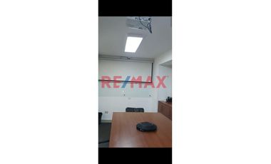 Se Alquila 3Er Piso De Oficinas Administrativas/Locales Comerciales/Industriales A Una Cuadra Del Ovalo Centenario Urb. La Chalaca