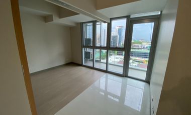 Rfo 1 bed with balcony Uptown Parksuites Tower 2 Rent to own Bgc condo for sale Fort Bonifacio Taguig City