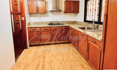 CASA EN RENTA BLVD. CAMPESTRE, FRENTE A COSTCO, León,Gto; 686 M2, USO COMERCIAL.