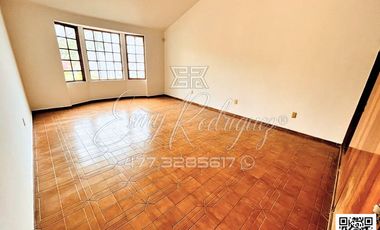 CASA EN RENTA BLVD. CAMPESTRE, FRENTE A COSTCO, León,Gto; 686 M2, USO COMERCIAL.