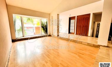 CASA EN RENTA BLVD. CAMPESTRE, FRENTE A COSTCO, León,Gto; 686 M2, USO COMERCIAL.