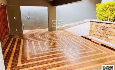 CASA EN RENTA BLVD. CAMPESTRE, FRENTE A COSTCO, León,Gto; 686 M2, USO COMERCIAL.