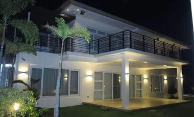 Luxury House and Lot with Pool and Jacuzzi in Antipolo City