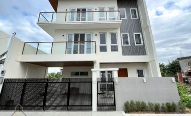 Modern house for sale in Greenwoods Executive Village