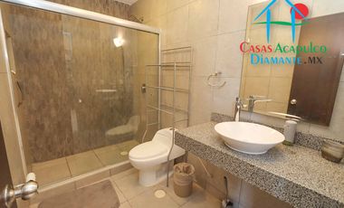 Casa con roof garden y jacuzzi