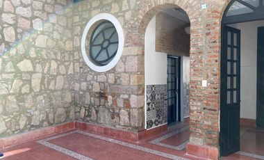 PLAZA COMERCIAL EN VENTA, MORELIA CENTRO HISTÓRICO, ubicado en esquina sobre Aquiles Serdán, a una calle de Las Tarascas, excelente ubicación comercia