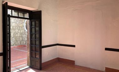 PLAZA COMERCIAL EN VENTA, MORELIA CENTRO HISTÓRICO, ubicado en esquina sobre Aquiles Serdán, a una calle de Las Tarascas, excelente ubicación comercia