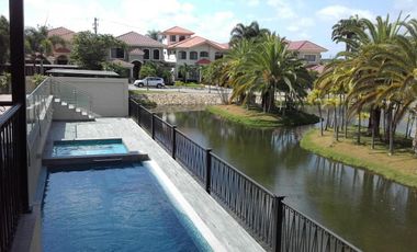 Se Alquila departamento en Urbanización Laguna Club