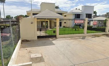 CASA EN VENTA CON JARDIN Y AMPLIOS ESPACIOS, COL. TAMULTE